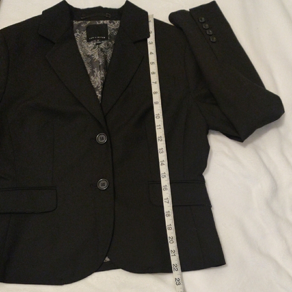 The Limited Women's Black Suit Jacket - Picture 4 of 16